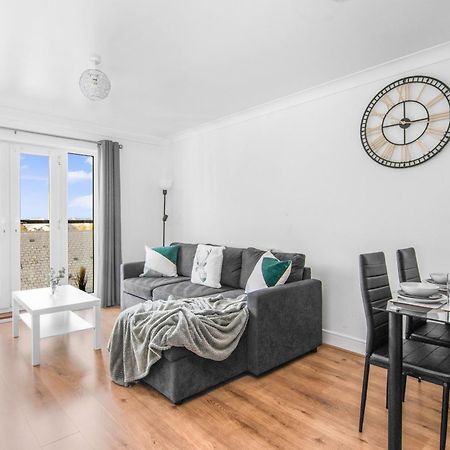 Onsitestays - Cosy 2-Bedroom Apartment With Free Parking, Wi-Fi & London Links Northfleet Eksteriør billede
